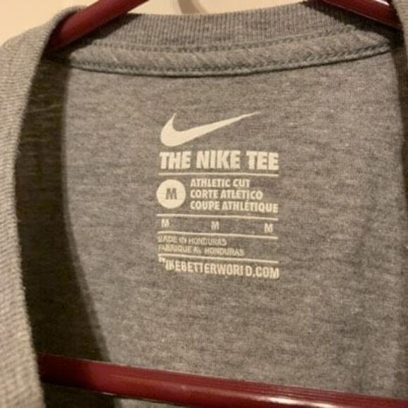 Michigan Basketball Size Medium The Nike Tee Athletic Cut T-Shirt - Picture 3 of 4